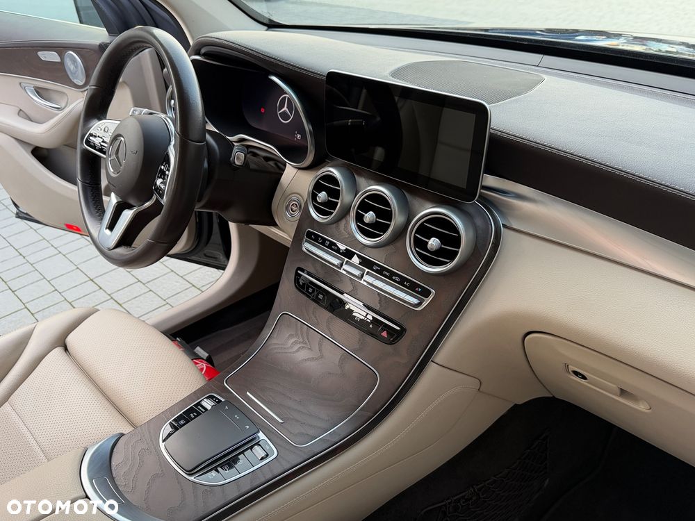Mercedes-Benz GLC 200 4Matic 9G-TRONIC AMG Line Plus - 30