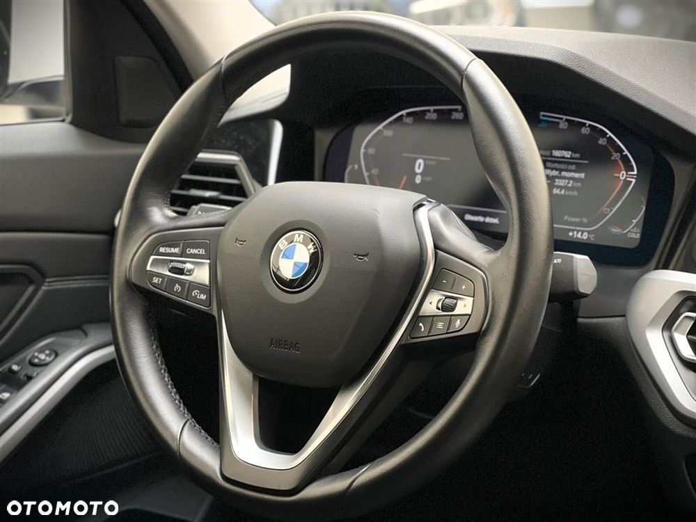BMW Seria 3 320d xDrive - 26