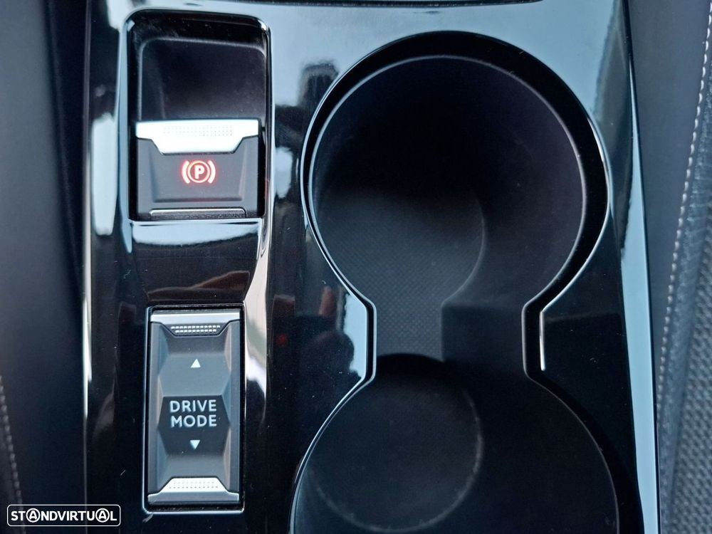 Peugeot 208 1.2 Hybrid Allure e-DCS6 - 21