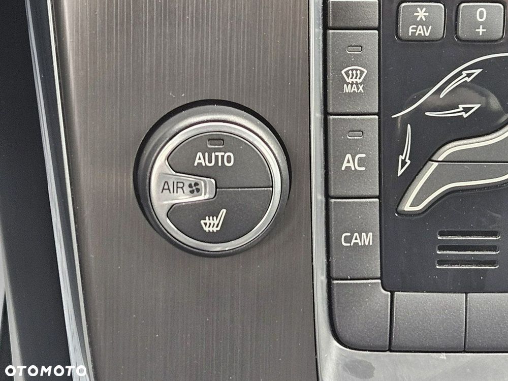 Volvo V40 Cross Country - 20