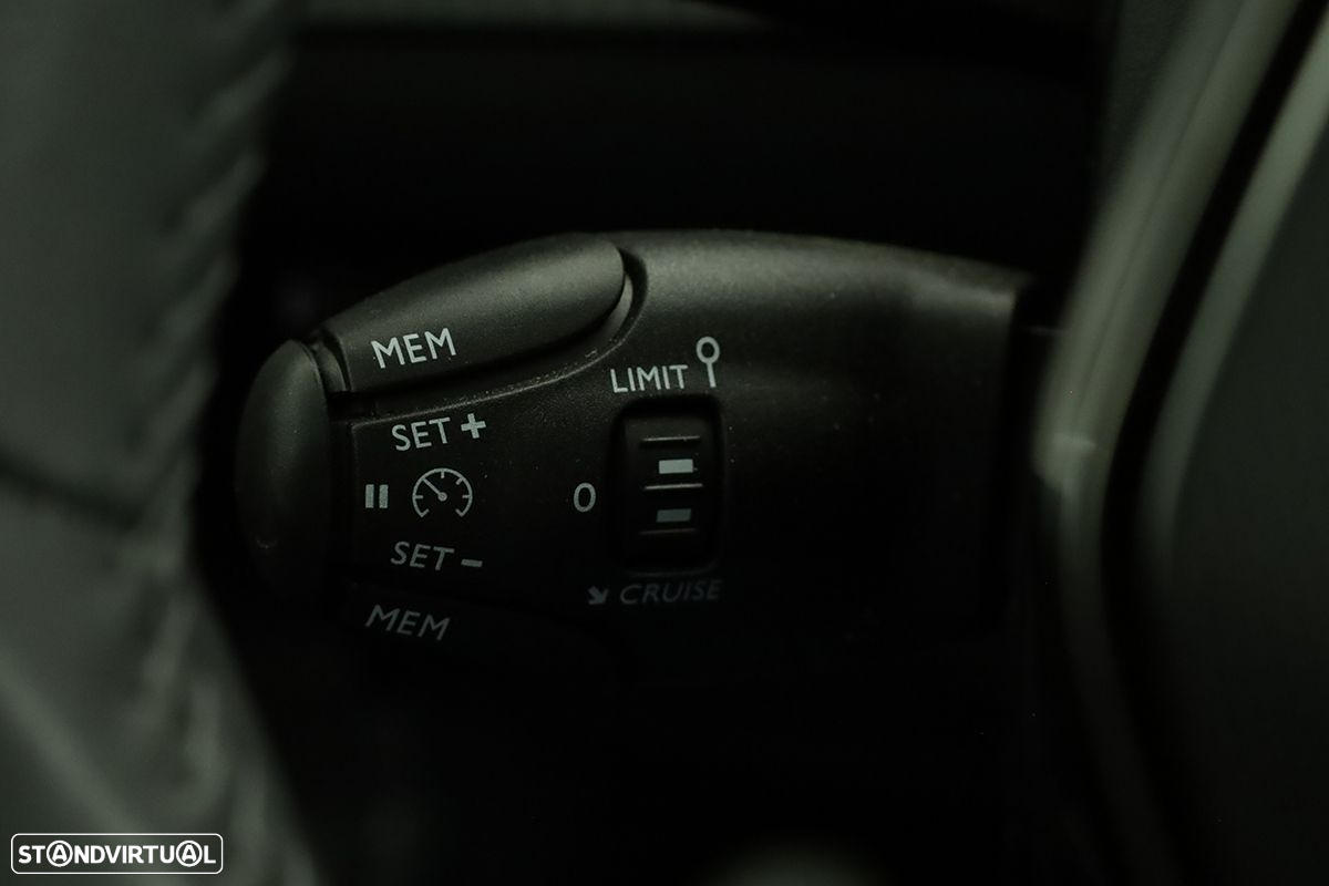 Peugeot 208 1.2 PureTech Allure - 17