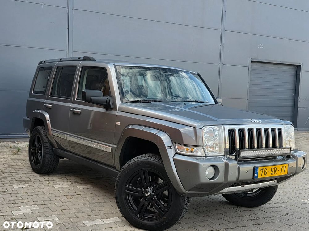 Jeep Commander 5.7 V8 Overland - 23