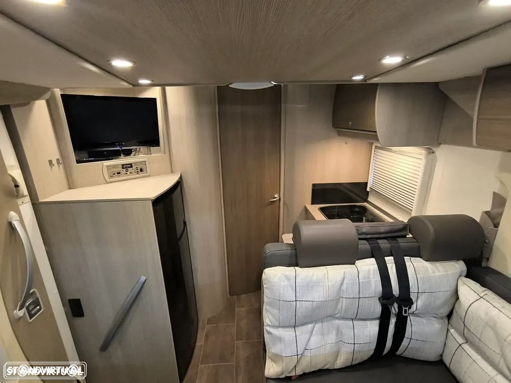 Burstner Ixeo Fifty Five 55 Cama central + basculante - 12