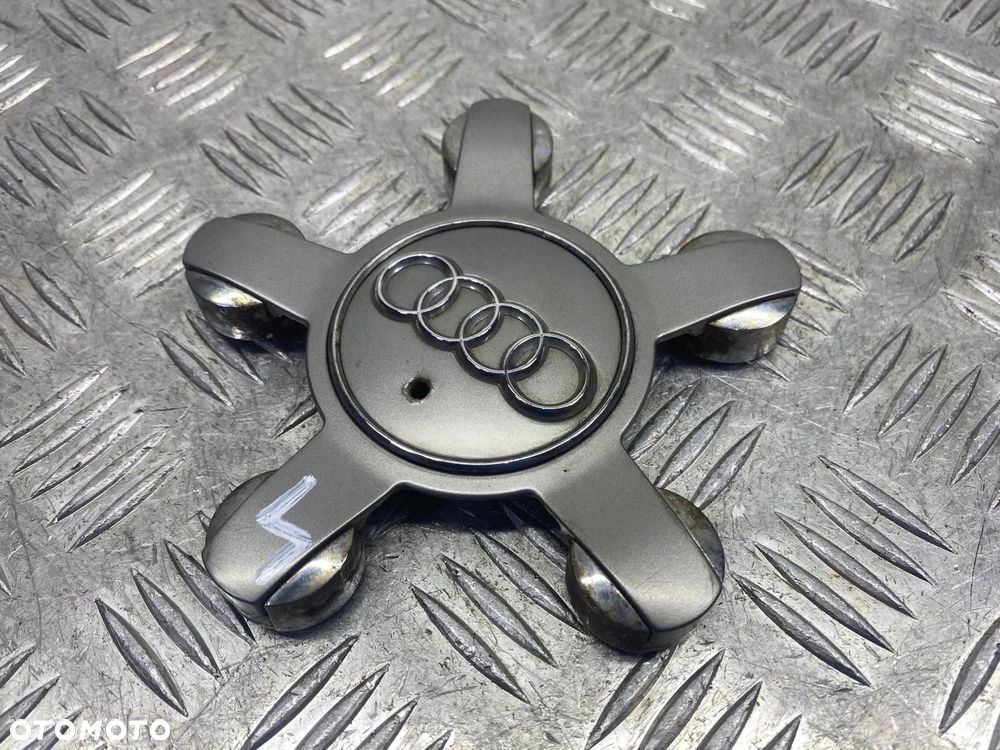 DEKIELEK KOŁPAK EMBLEMAT FELGI AUDI A4 A5 A6 A8 Q5 8R0601165 - 4