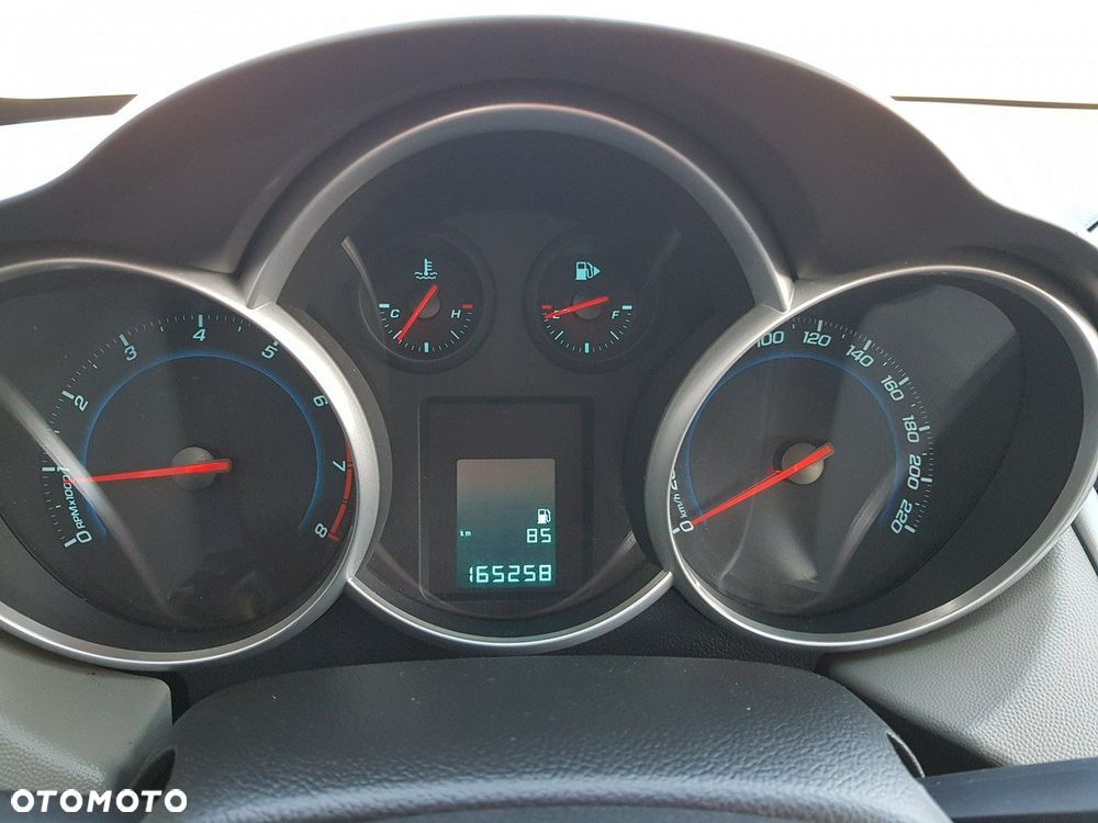 Chevrolet Cruze 1.6 LS - 20