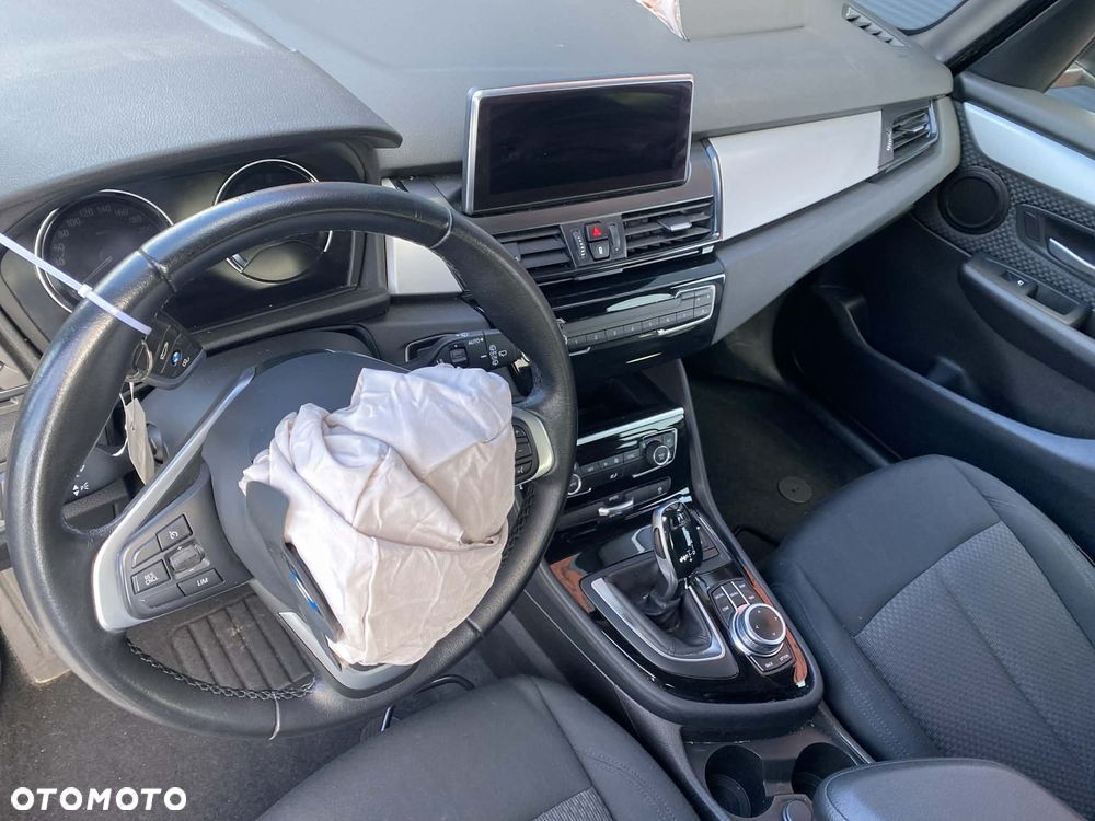 BMW Seria 2 216d - 9