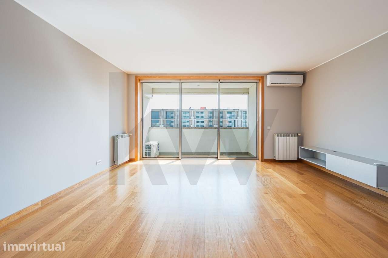 Apartamento T2 para arrendamento, com varanda e garagem e vistas desaf - Grande imagem: 2/29