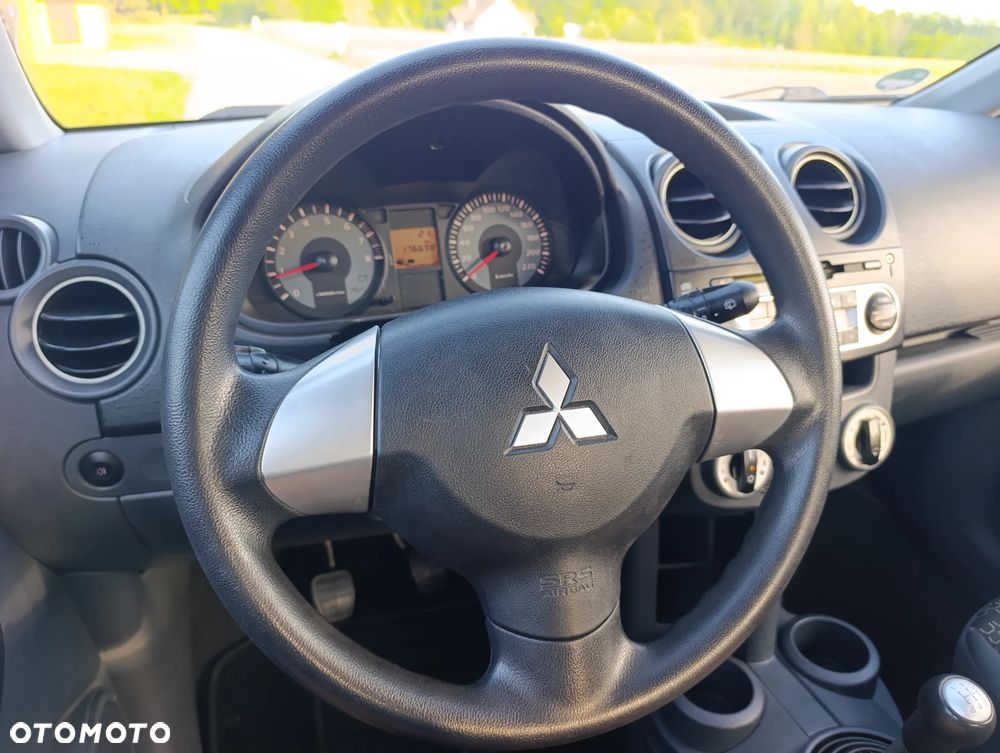 Mitsubishi Colt - 11