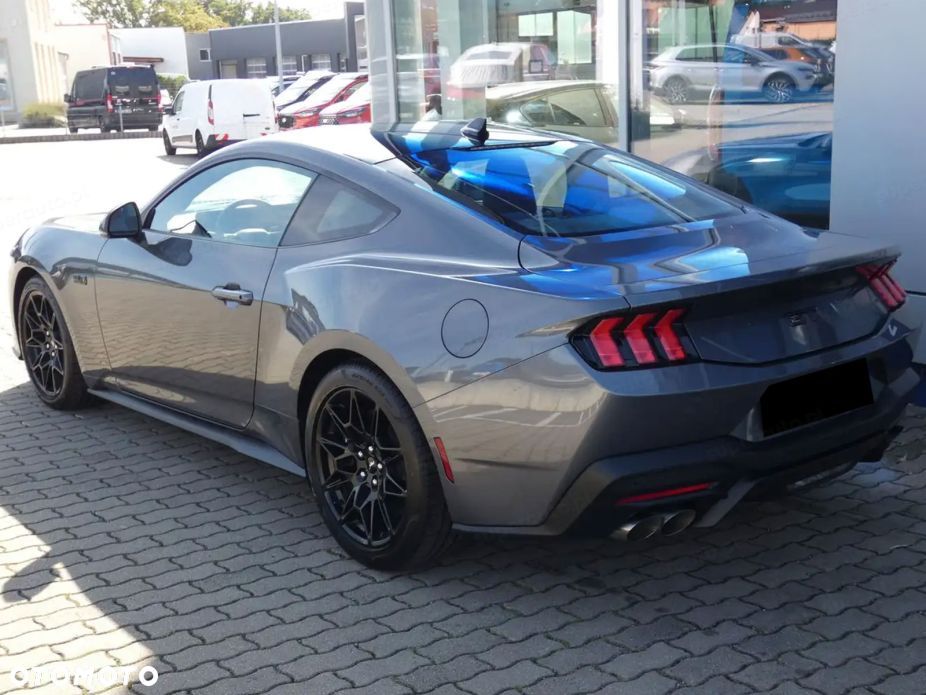 Ford Mustang - 6