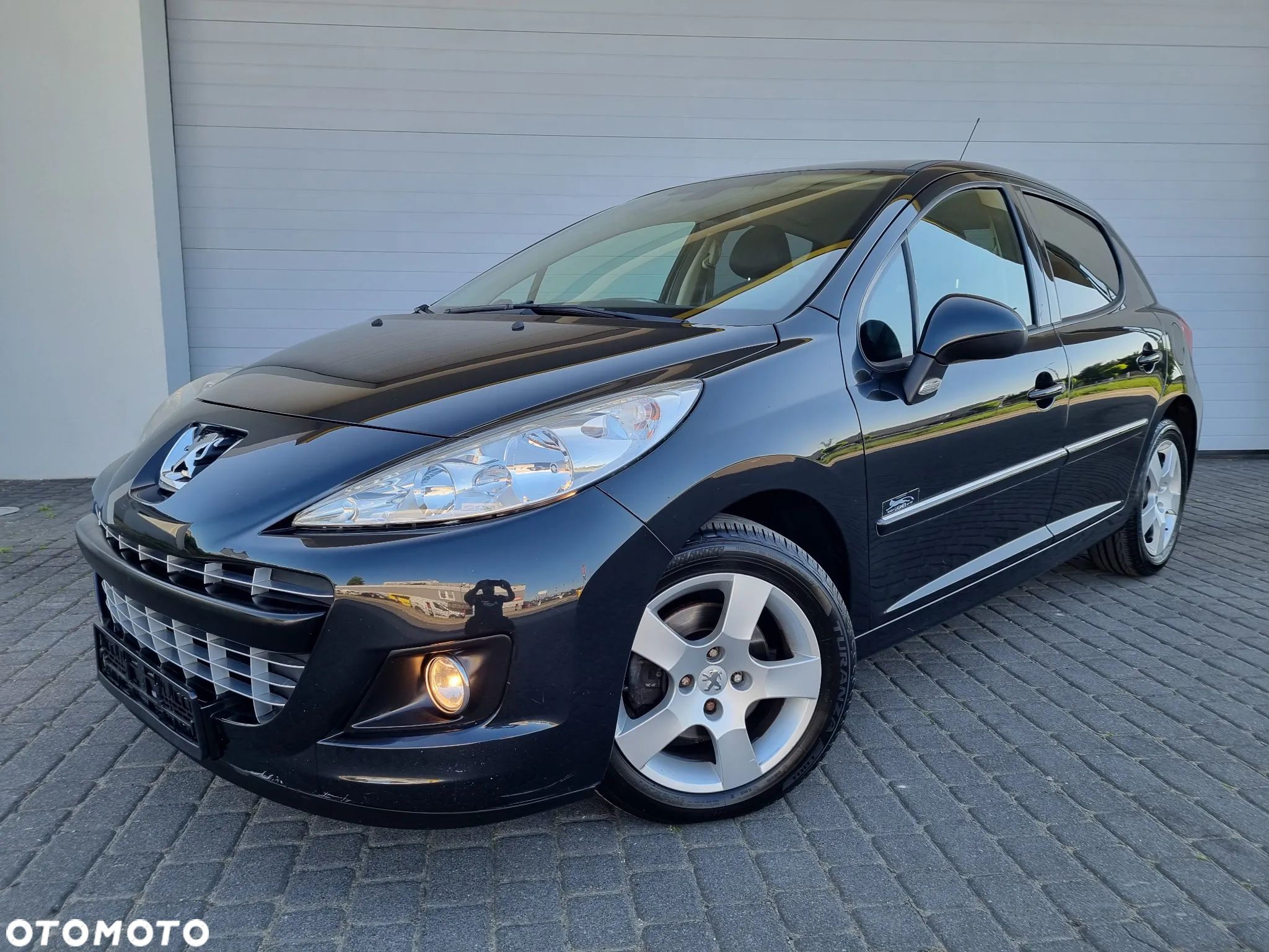 Peugeot 207 110 HDi FAP (Blue Lion) Platinum - 1
