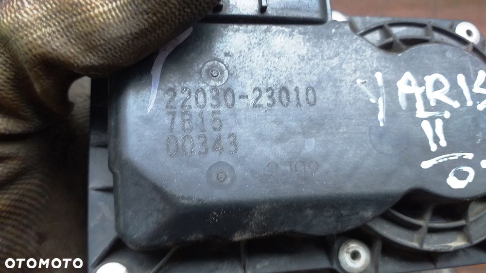 Przepustnica Toyota Yaris II 1.3 B 22030-23010 - 3
