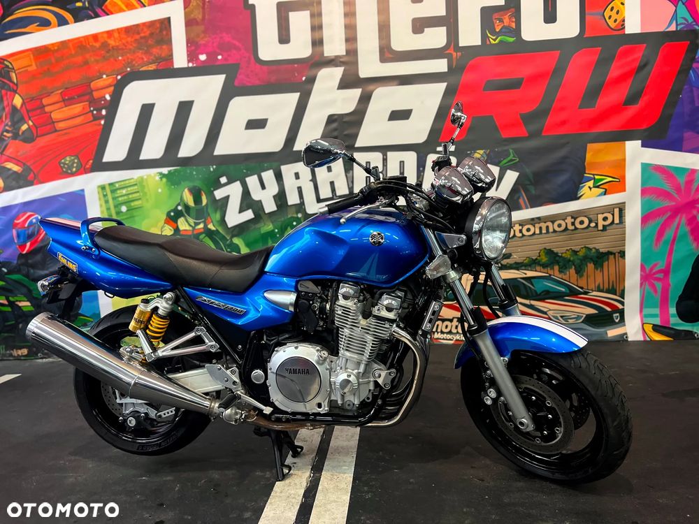 Yamaha XJR - 24