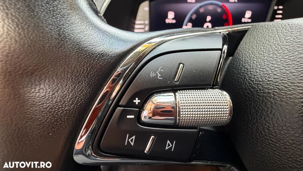 Skoda Superb Combi 2.0 TDI DSG Ambition - 20