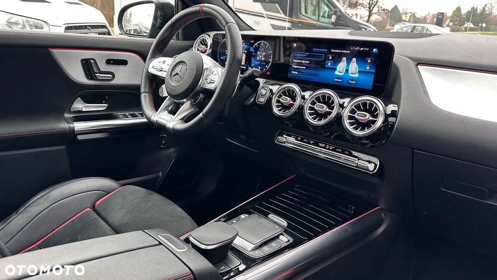 Mercedes-Benz GLA - 24