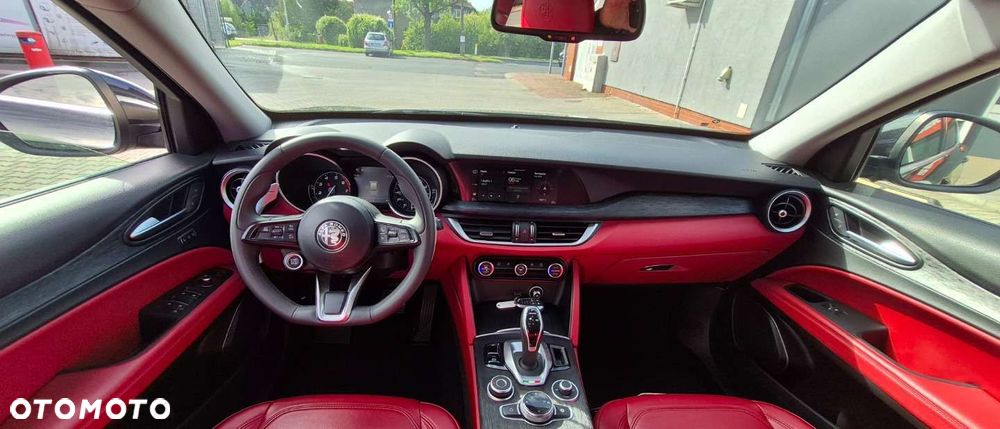 Alfa Romeo Stelvio - 12