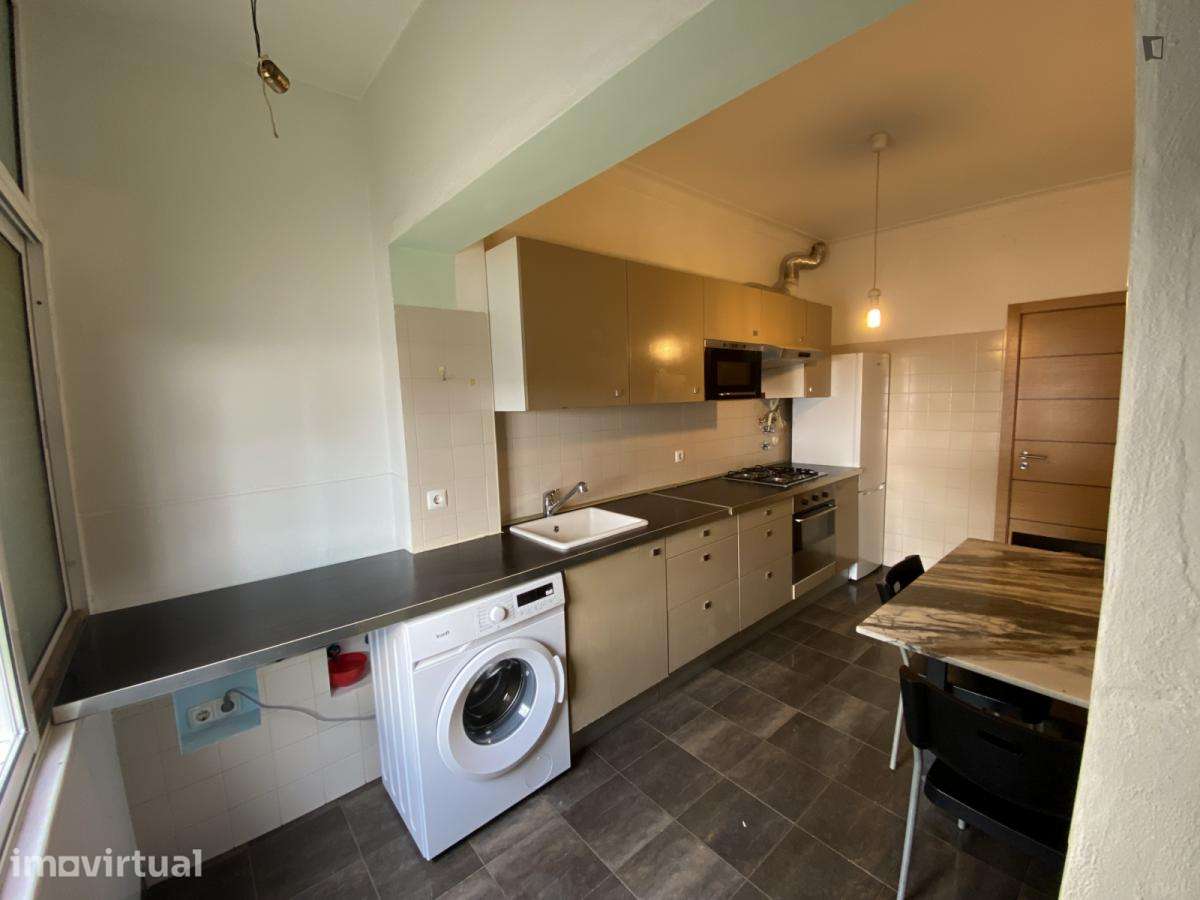 Quarto - localizado em Almada Lisbon - Grande imagem: 3/6