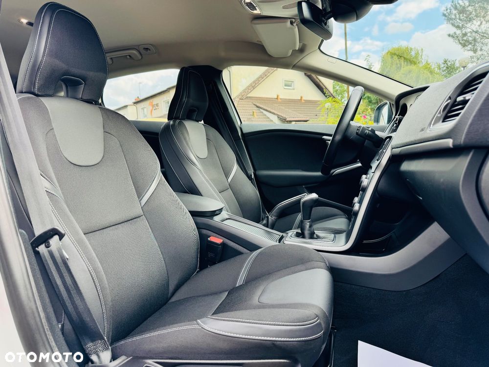 Volvo V40 D4 Drive-E Momentum - 34