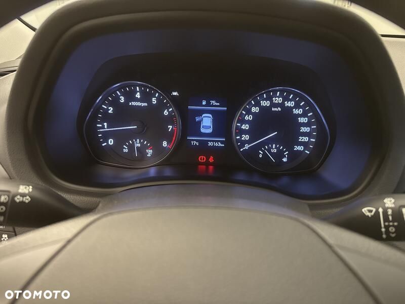 Hyundai i30 1.5 DPI Classic + - 15