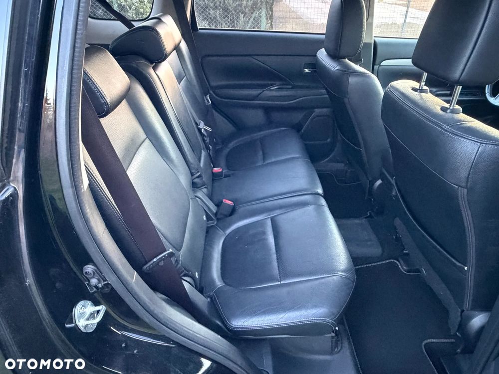 Mitsubishi Outlander 2.0 4WD Plus - 23