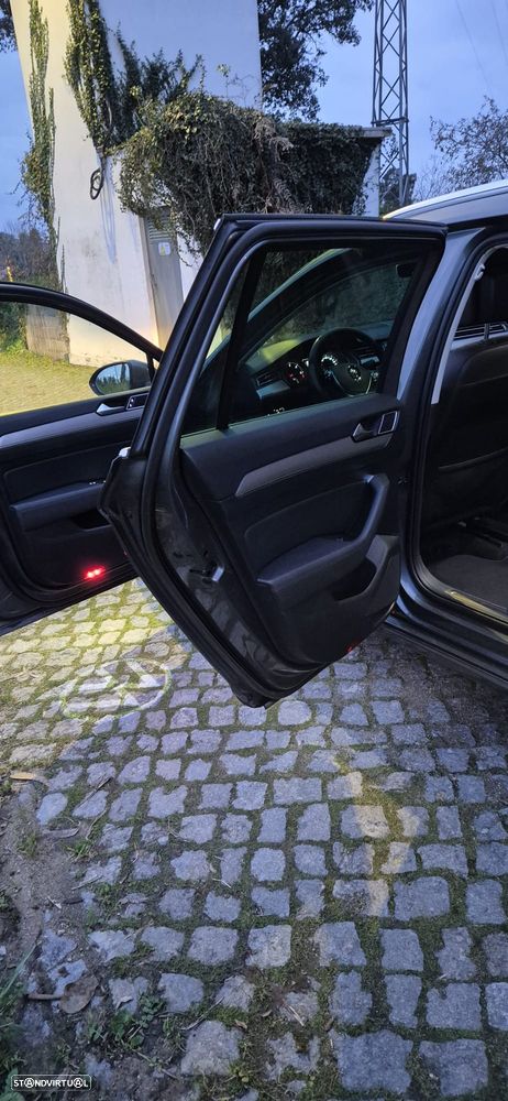 VW Passat Variant 2.0 TDi Highline - 48