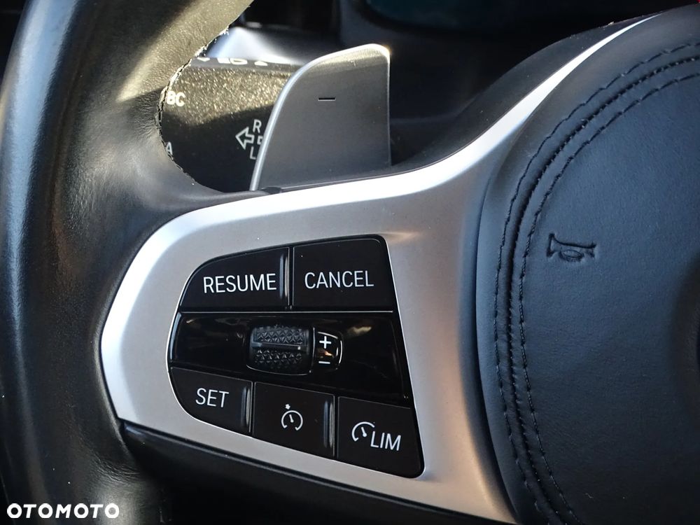 BMW Seria 3 330e xDrive M Sport - 13