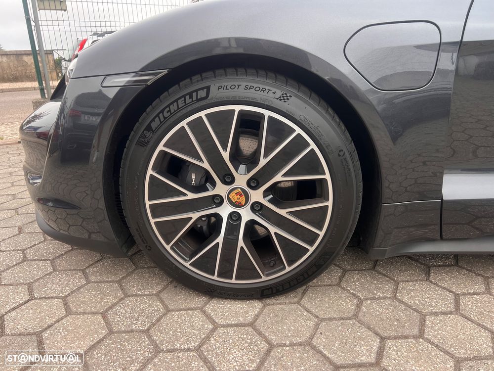 Porsche Taycan Sport Turismo - 15