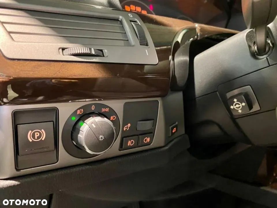 BMW Seria 7 740i - 11