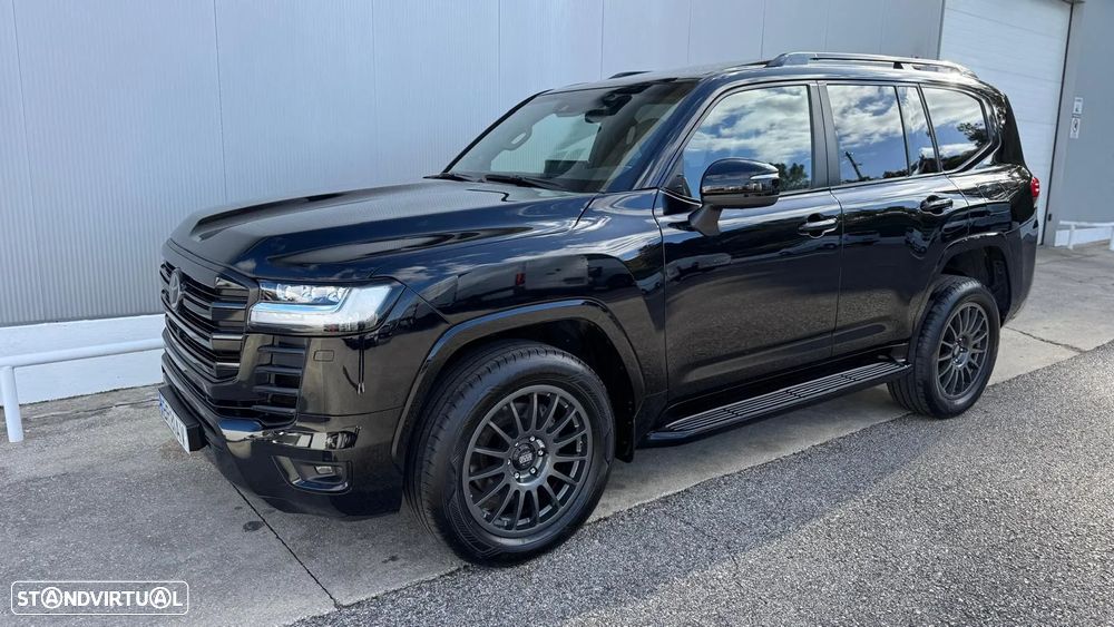 Toyota Land Cruiser LC 300 70th Anniversary - 18