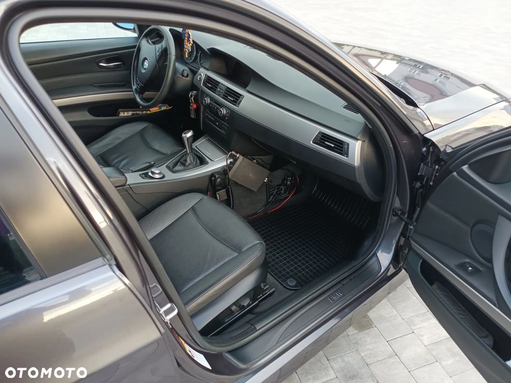 BMW Seria 3 320d - 12