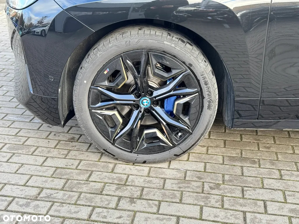 BMW iX - 19