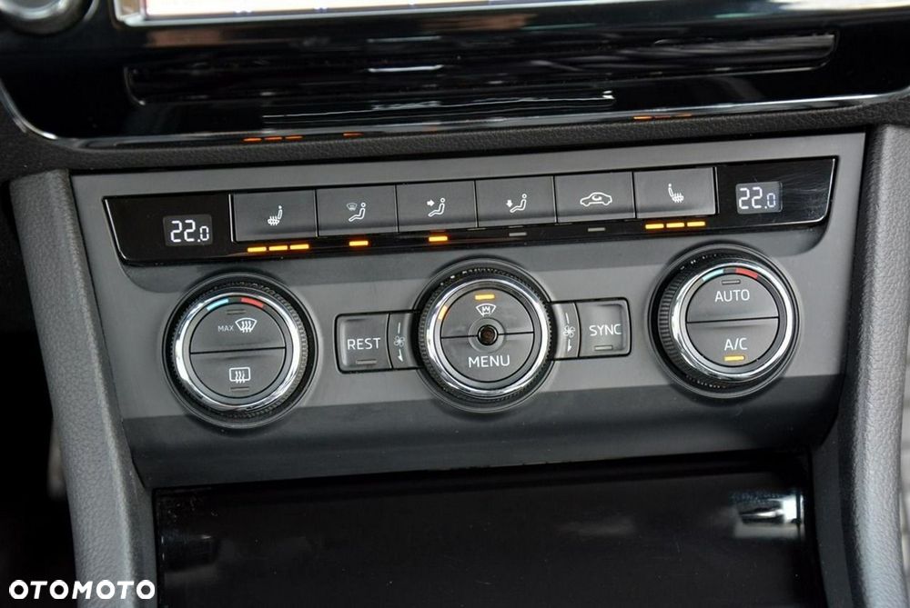 Skoda Superb 2.0 TDI DSG Premium Edition - 28