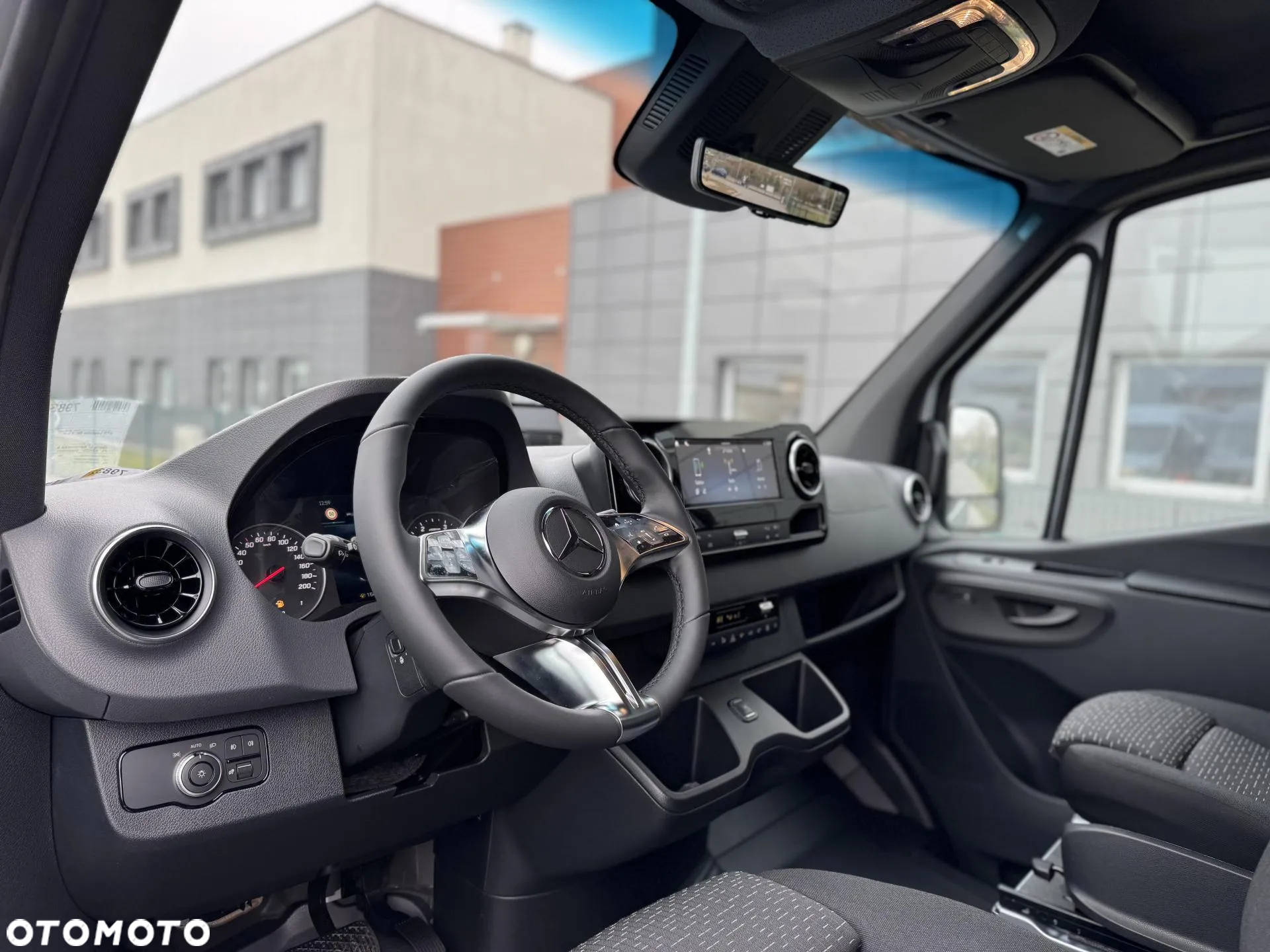 Mercedes-Benz Sprinter - 9