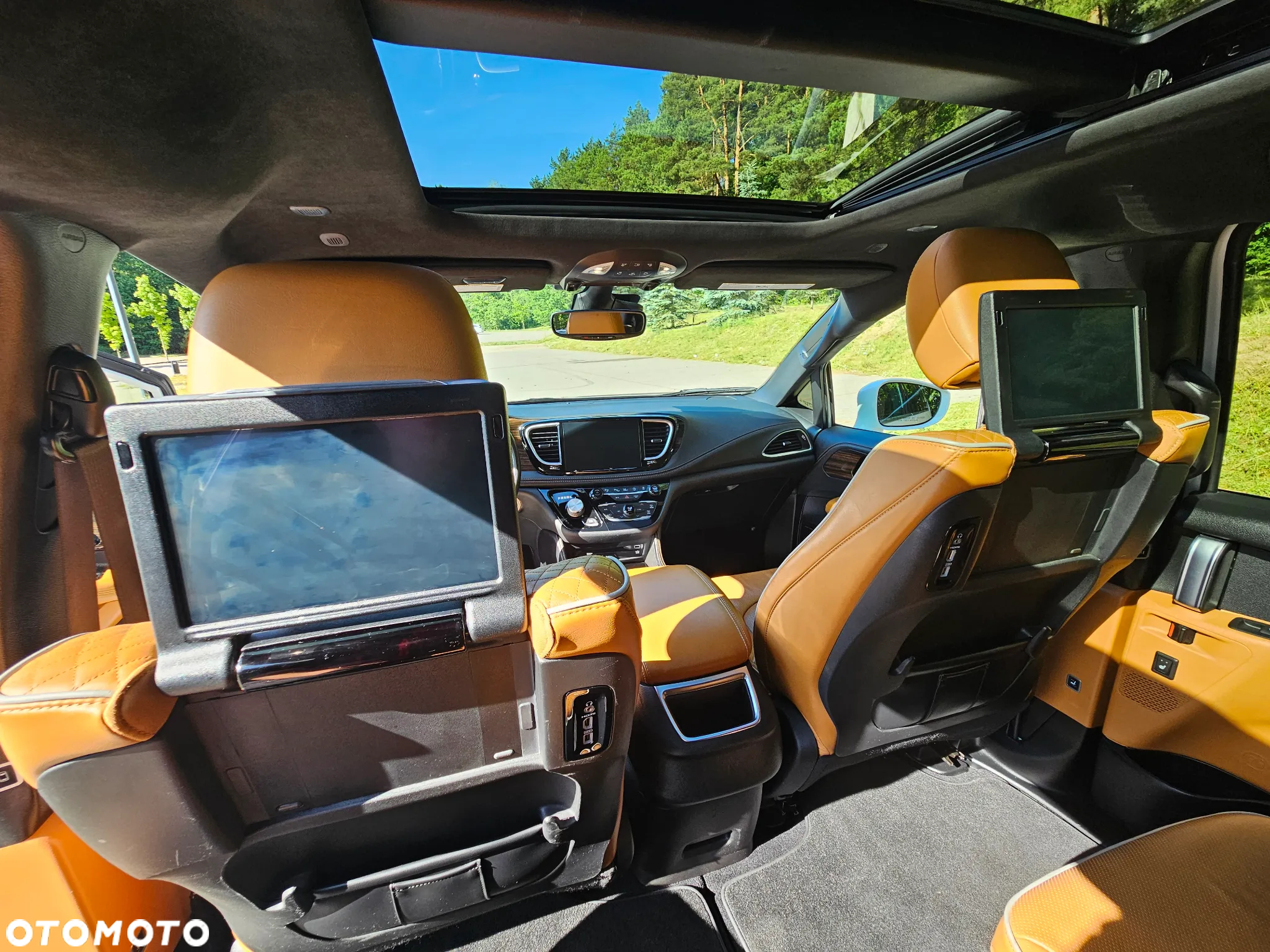 Chrysler Pacifica - 17