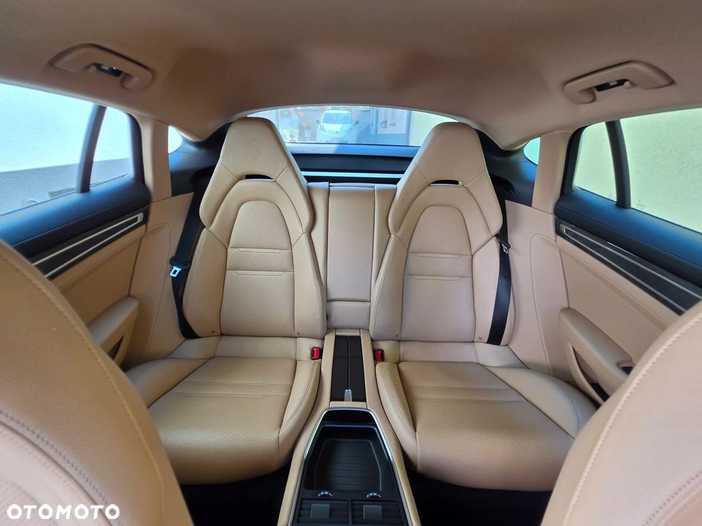 Porsche Panamera 4S - 16