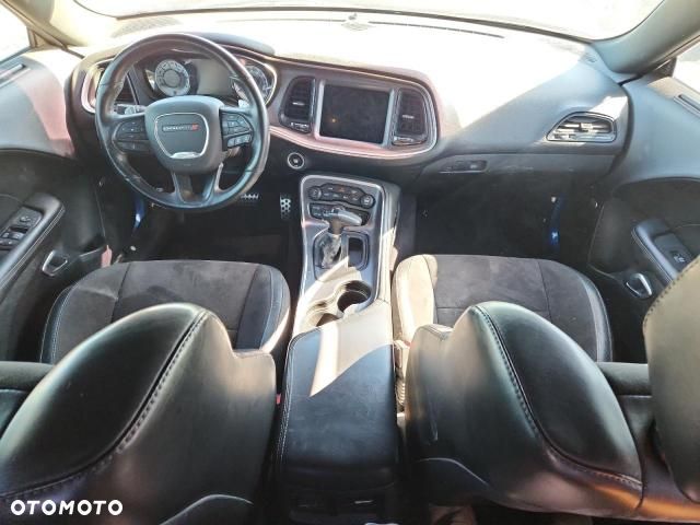 Dodge Challenger - 12