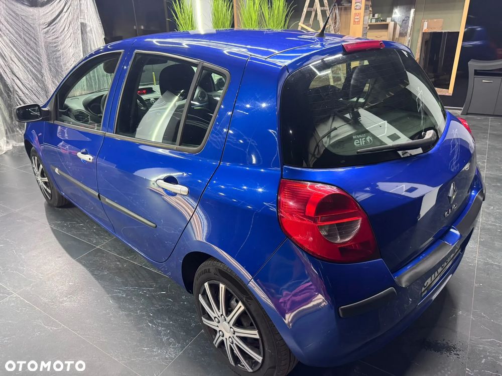 Renault Clio 1.2 16V Authentique - 16