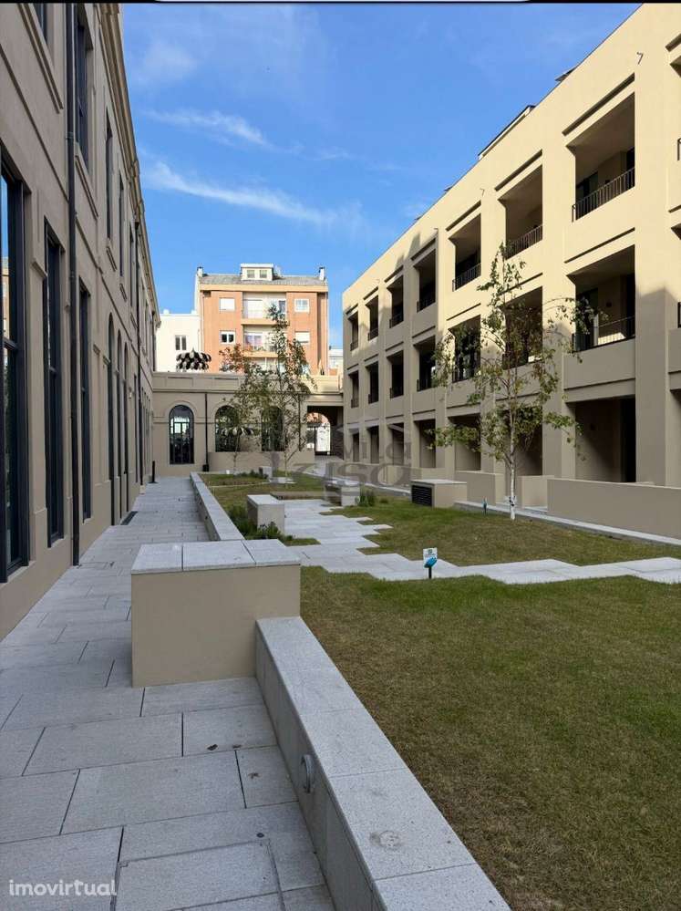T1 Edifício da Antiga Faculdade de Farmácia (em frente à Igreja de ... - Grande imagem: 2/28