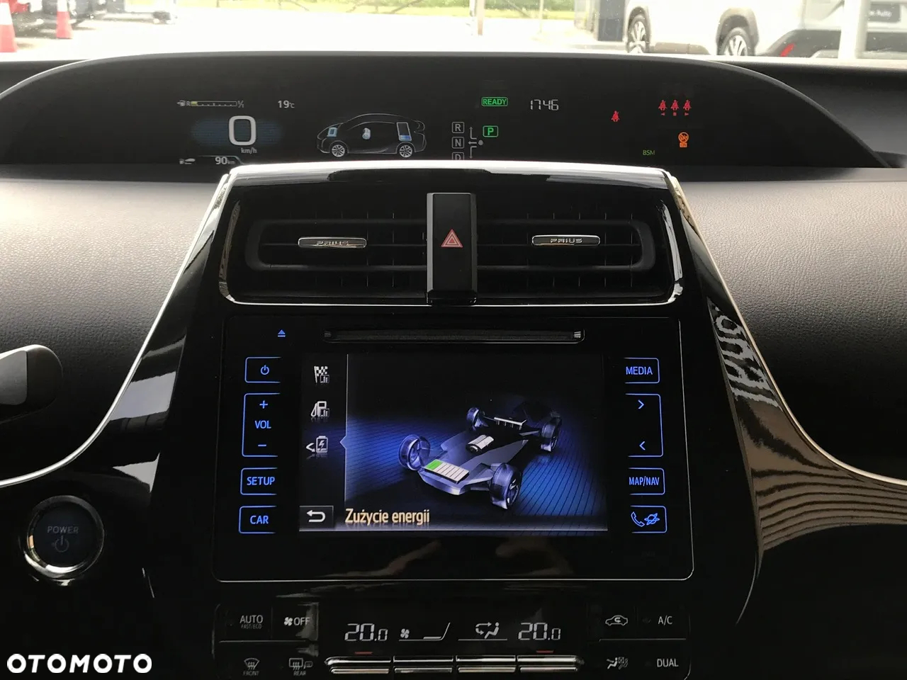 Toyota Prius 1.8 Hybrid Premium - 29