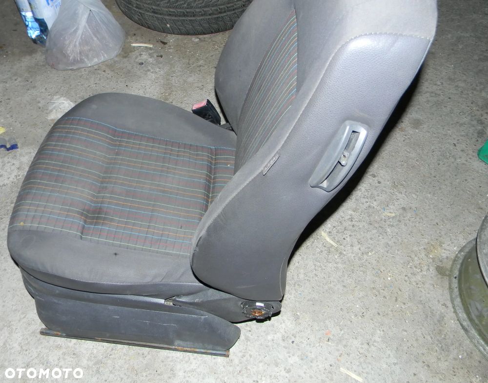 fotel lewy VW POLO 9N IV 6Q 3D EU - 7