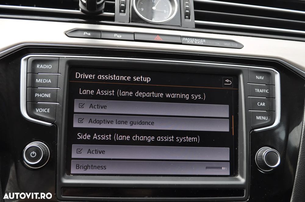 Volkswagen Passat 2.0 TDI SCR 4Motion DSG Highline - 36