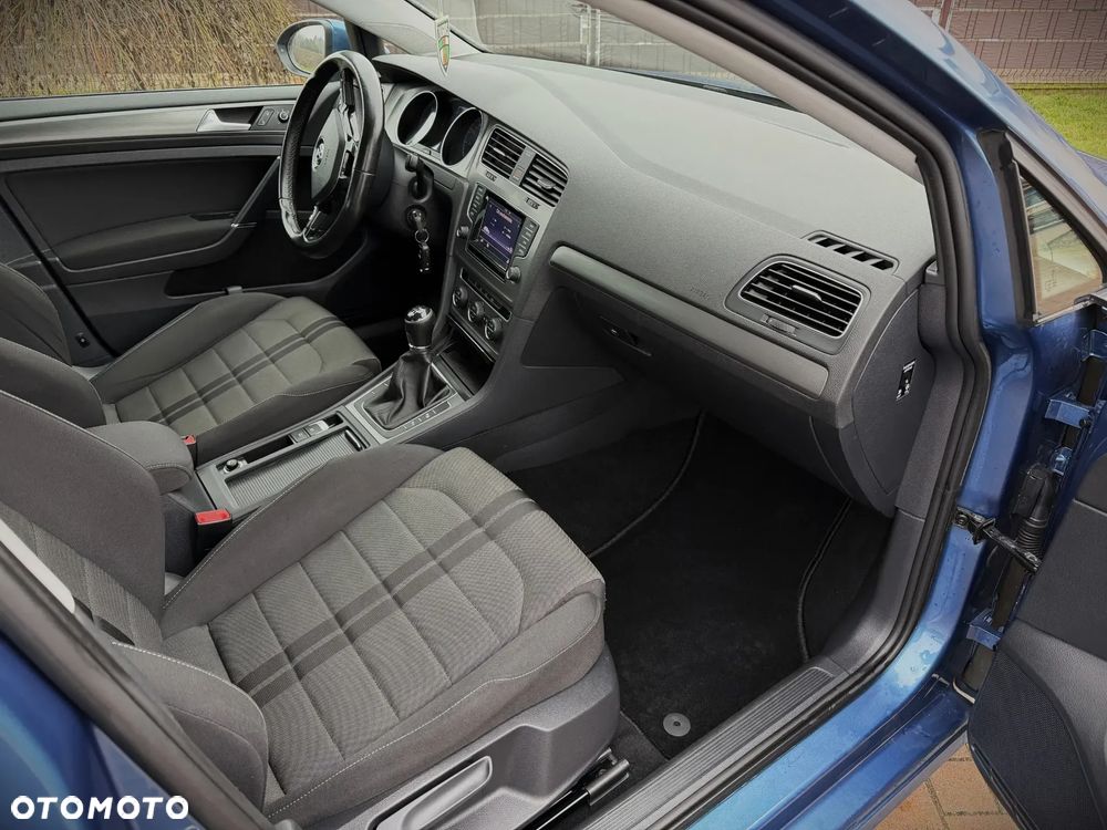 Volkswagen Golf 1.6 TDI BlueMotion Technology Cup - 23