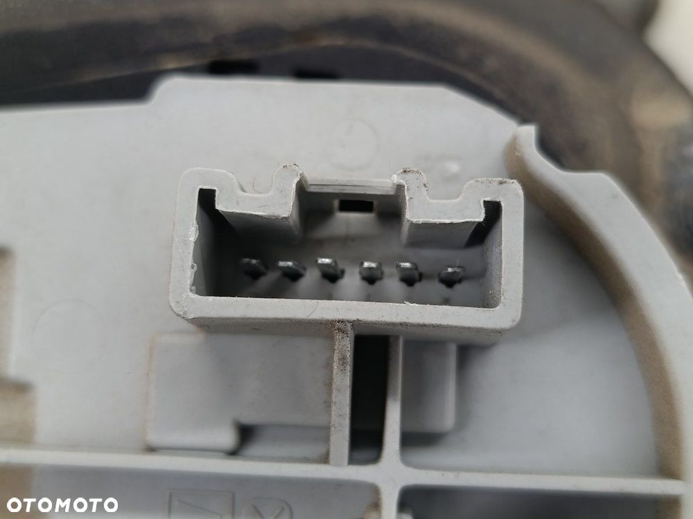 LAMPA TYLNA PRAWA TOYOTA COROLLA VERSO II FARBA - 10