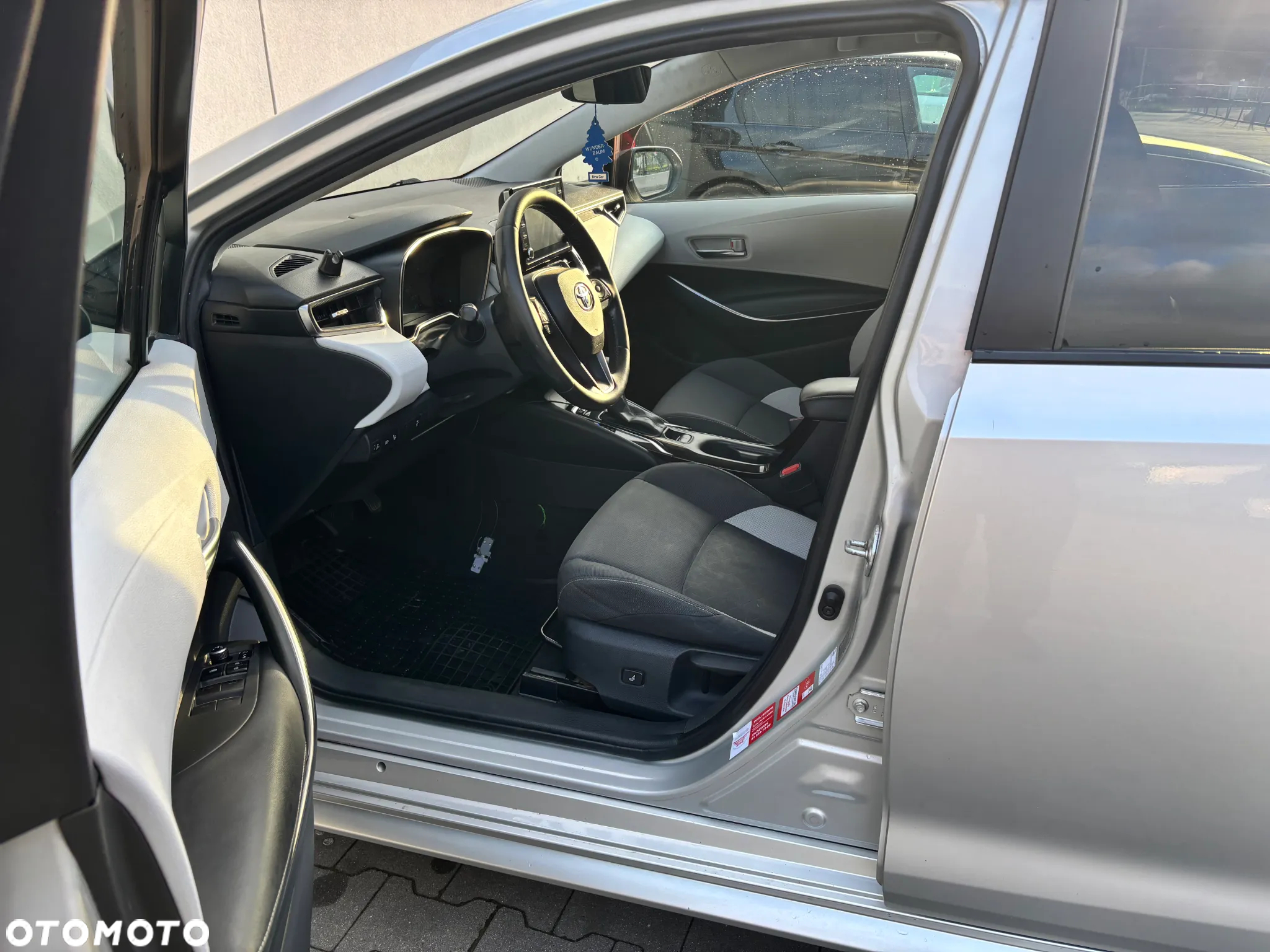 Toyota Corolla 1.8 Hybrid Comfort - 16