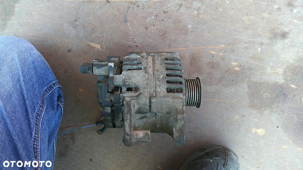 VW GOLF V 1.6 FSI ALTERNATOR - 2