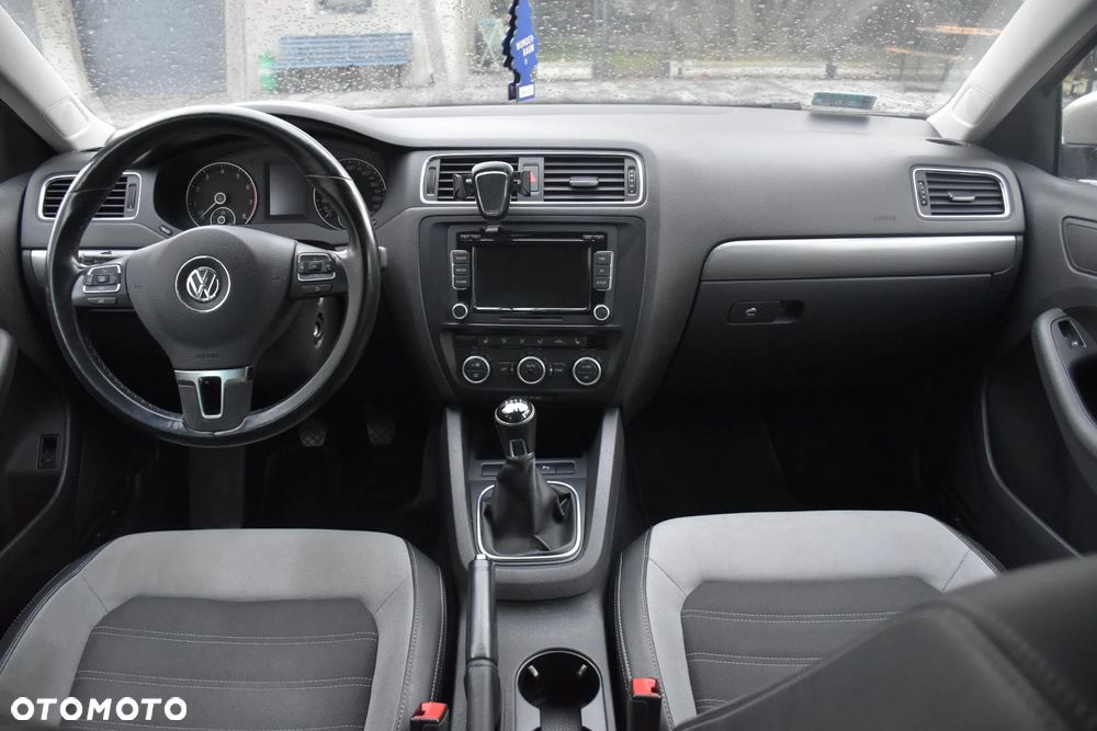 Volkswagen Jetta - 10