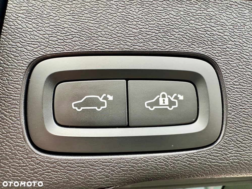 Volvo XC 60 B4 D Plus Bright - 25