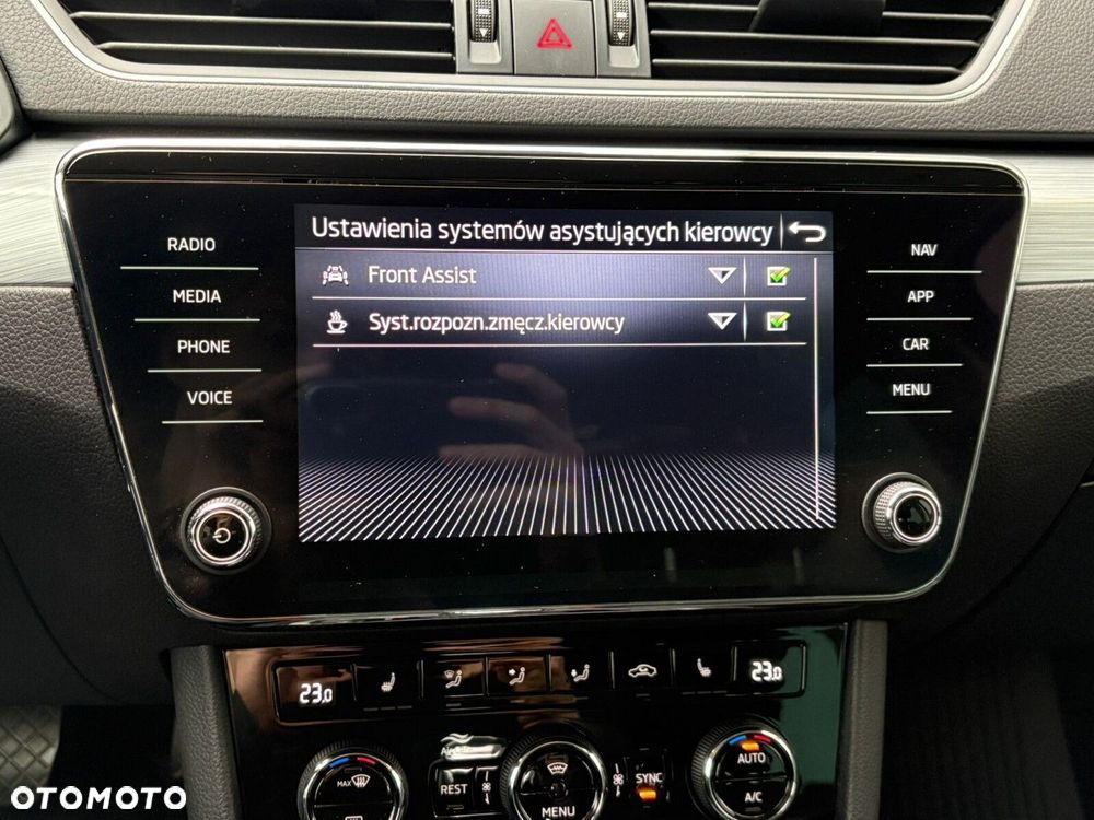 Skoda Superb 2.0 TDI SCR Ambition DSG - 21