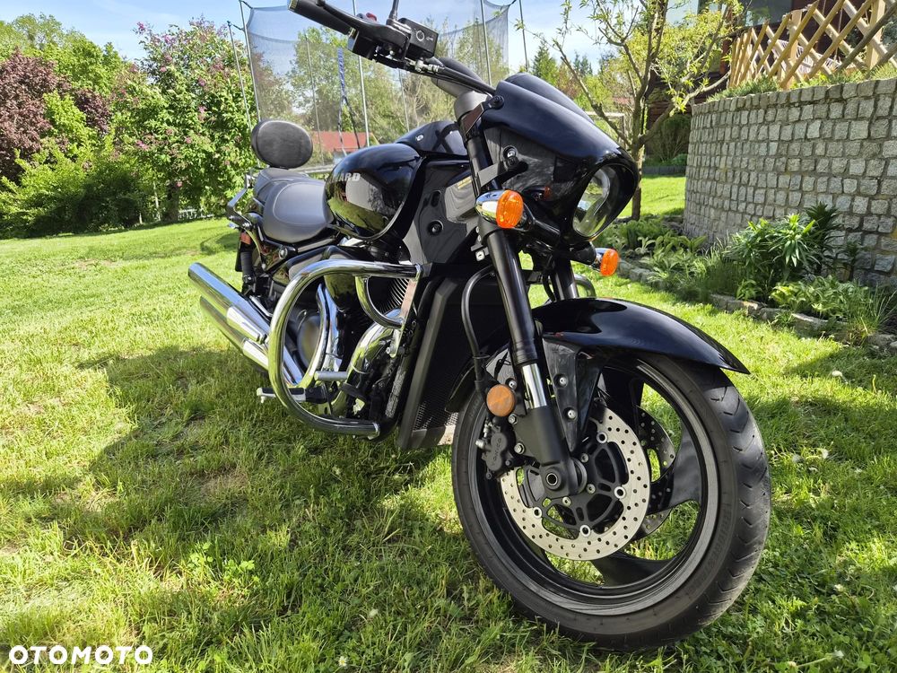 Suzuki Intruder - 11