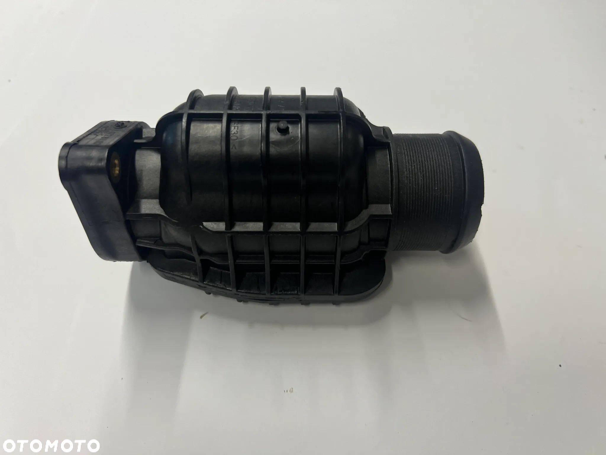 Rezonator rura powietrza tłumik szumów Citroen Peugeot 1,4 HDi 1,6HDi 9687261180 - 1
