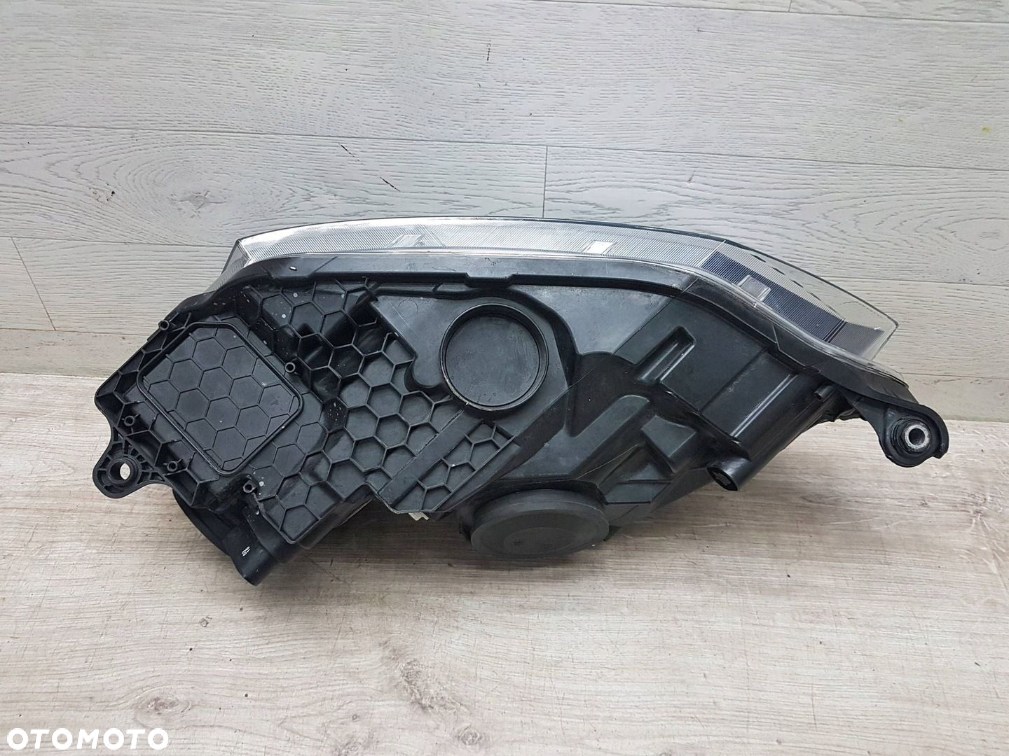 Lampa przednia prawa Skoda Fabia Mk3 NJ 6V1941016B - 2